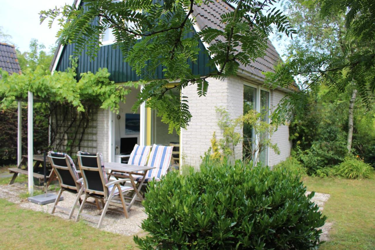 Bungalows - Bungalowpark Mooyeveld - Uniek Gelegen In De Duinen! Egmond-Binnen Habitación foto