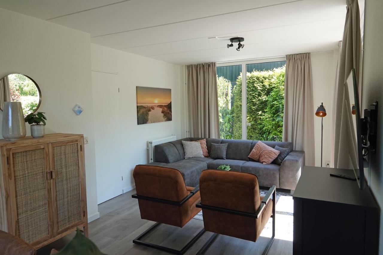 Bungalows - Bungalowpark Mooyeveld - Uniek Gelegen In De Duinen! Egmond-Binnen Habitación foto